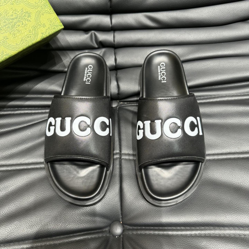 G*u*i slippers